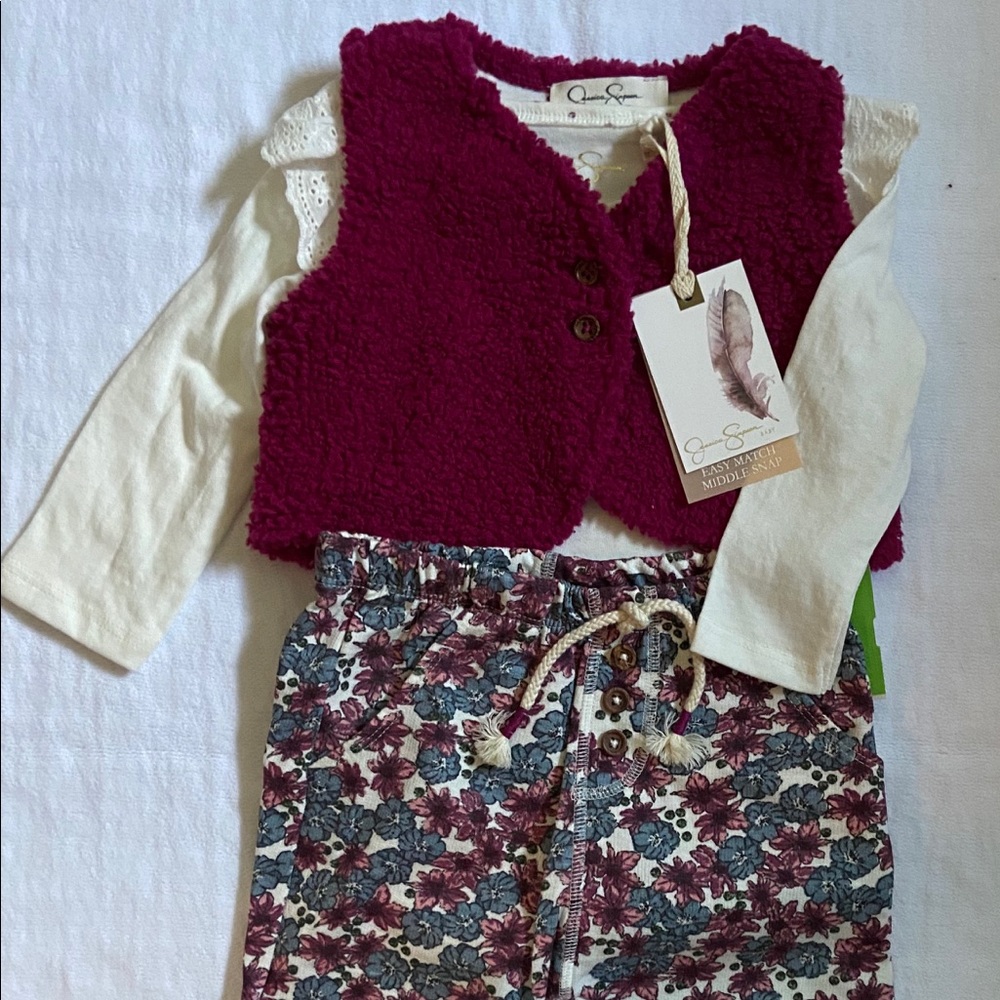 Jessica Simpson baby outfit